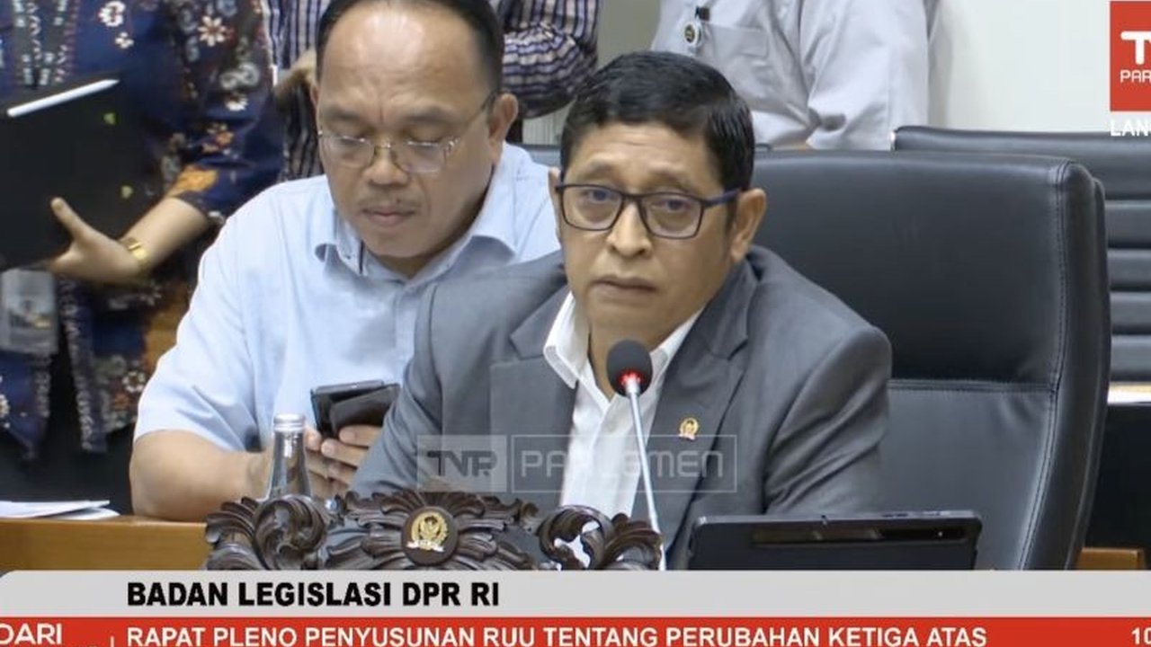 Badan Legislasi DPR mempertimbangkan pemberian izin usaha pertambangan khusus kepada perguruan tinggi dan UKM untuk meningkatkan kesejahteraan masyarakat sekitar area tambang dan mendorong perekonomian.