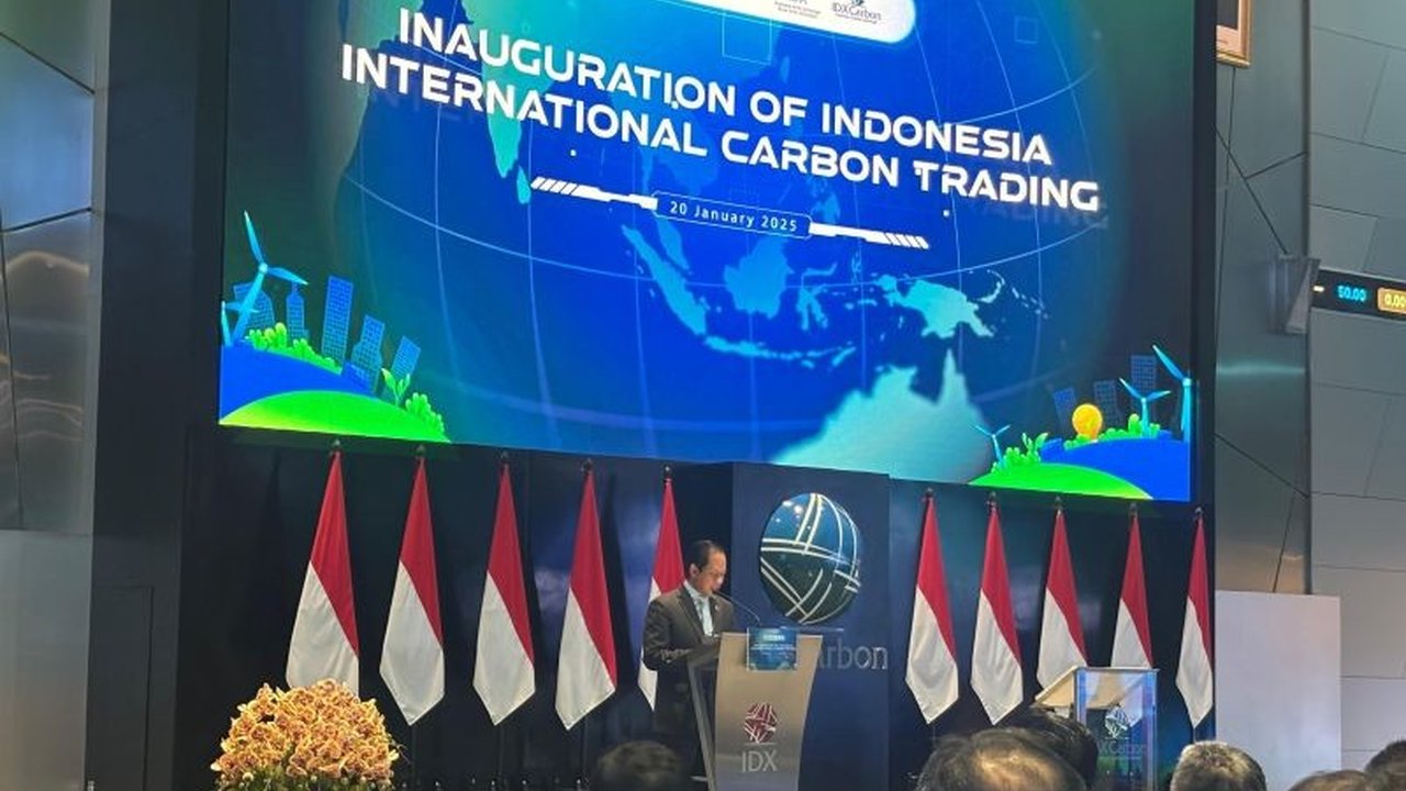 Menteri LHK Hanif Faisol Nurofiq menekankan penguatan elemen perdagangan karbon, termasuk Sistem Registri Nasional (SRN) dan Standar MRV, untuk memastikan transparansi dan integritas pasar karbon Indonesia yang baru diluncurkan.