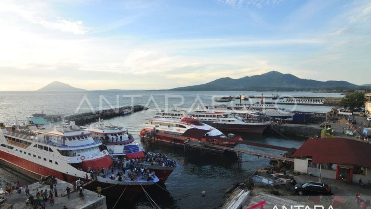 Pelabuhan Manado mulai 20 Januari 2025 menerapkan sistem transaksi non-tunai untuk semua kendaraan roda empat ke atas, guna meningkatkan efisiensi dan mencegah pungli.