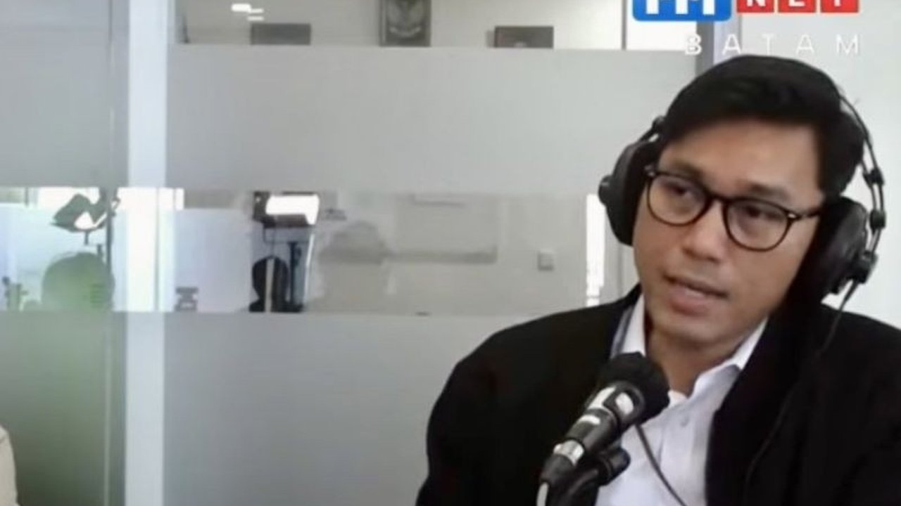 Otoritas Jasa Keuangan (OJK) Kepulauan Riau (Kepri) memasang target ambisius: meningkatkan indeks literasi keuangan masyarakat hingga 90 persen pada tahun 2025, dari angka 65 persen di tahun 2024, melalui edukasi dan kolaborasi dengan berbagai pihak.