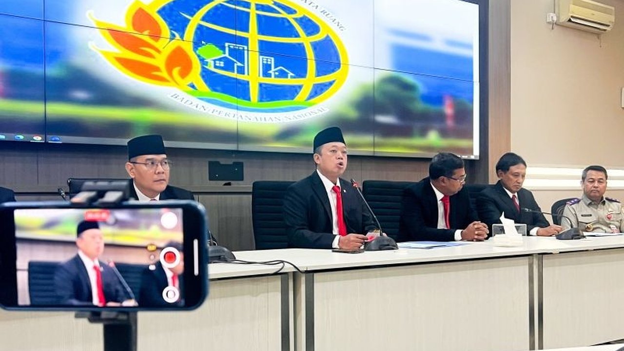 Menteri ATR/BPN Nusron Wahid membenarkan keberadaan sertifikat HGB dan SHM atas pagar laut Tangerang sepanjang 30,16 kilometer yang telah dibongkar TNI AL, melibatkan 263 bidang dan beberapa perusahaan.