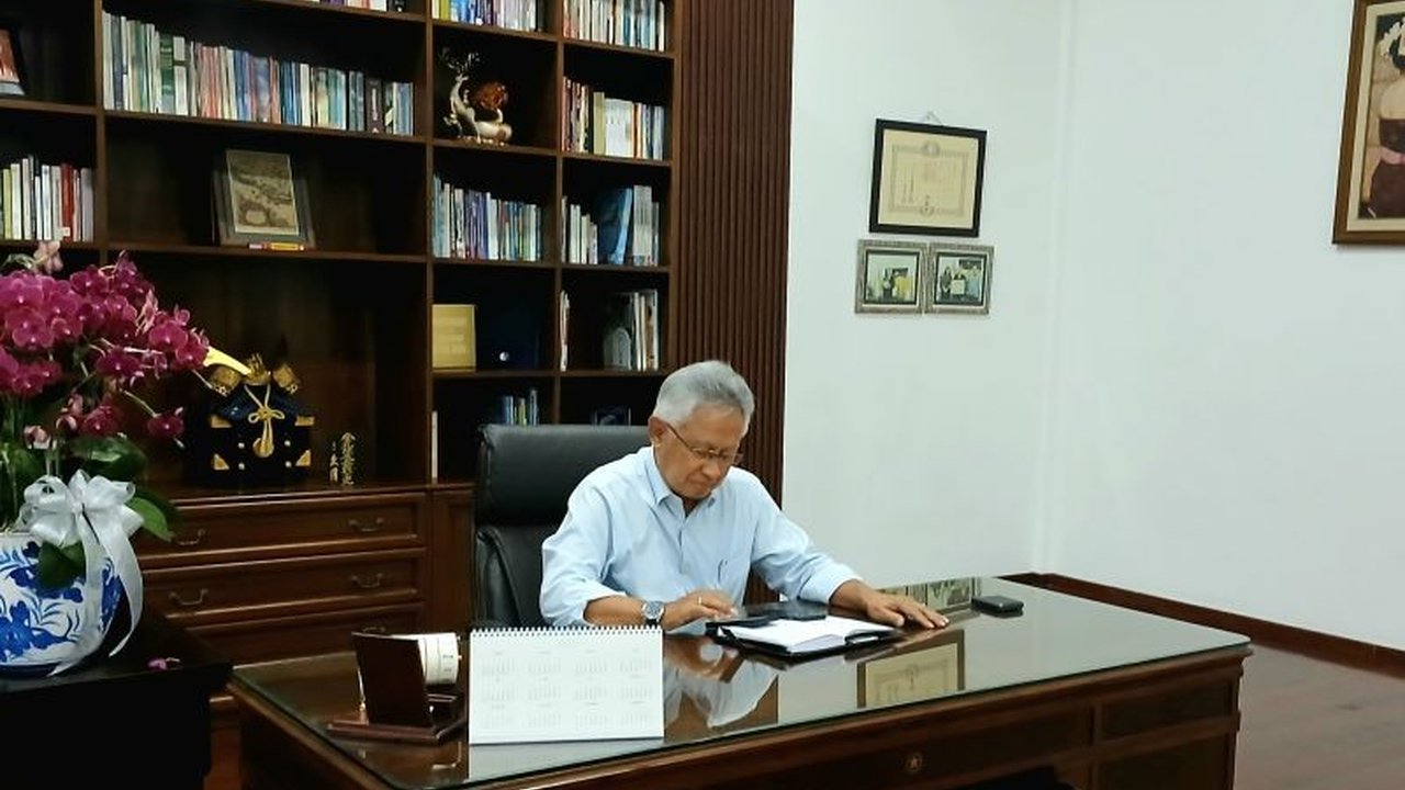 Mendiktisaintek, Satrio Soemantri Brodjonegoro, menjelaskan aksi demo ratusan pegawai di Kemdiktisaintek pada Senin, 20 Januari 2024, sebagai bagian dari restrukturisasi internal menyusul pemisahan dari Kemendikbudristek.