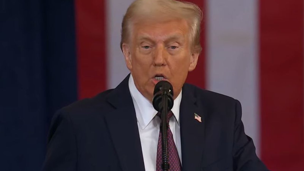 Dalam pidato pelantikannya, Presiden AS Donald Trump menyatakan kebijakan resmi AS hanya mengakui dua jenis kelamin, pria dan wanita, serta berjanji untuk menghentikan kebijakan yang merekayasa ras dan gender.