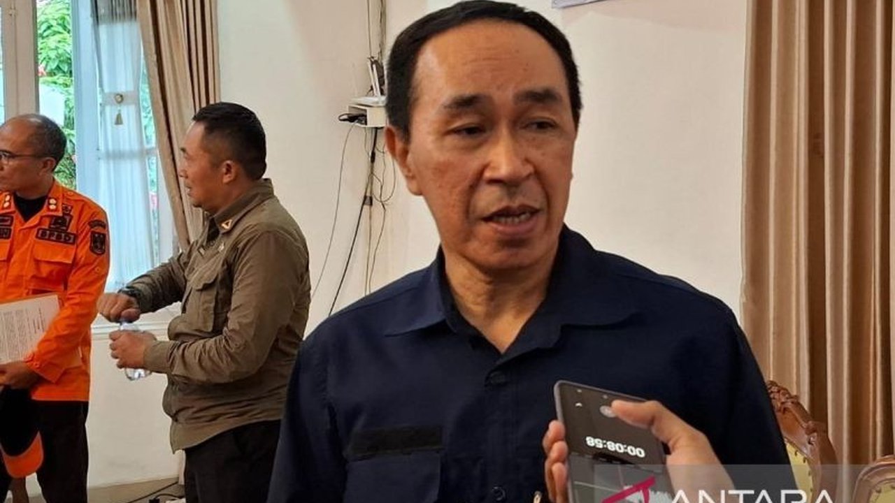 Empat komoditas, yaitu bawang merah, cabai rawit, cabai merah, dan ayam ras, menjadi penyebab utama inflasi di Kabupaten Sukabumi yang mencapai 2,59 persen, tertinggi di Jawa Barat.