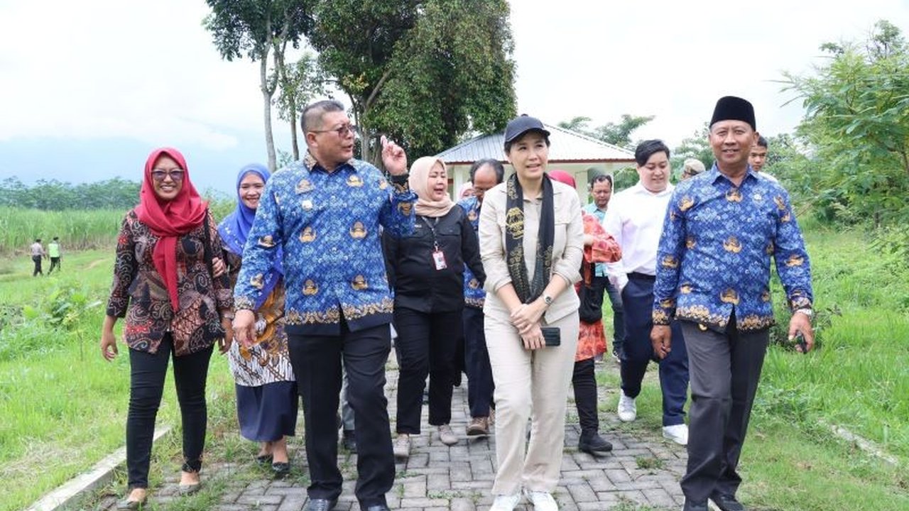 Wakil Menteri Pemberdayaan Perempuan dan Perlindungan Anak meninjau lokasi pengembangan Ruang Bersama Indonesia di Kabupaten Malang, Jawa Timur, guna mendorong kreativitas anak muda dan perekonomian lokal.