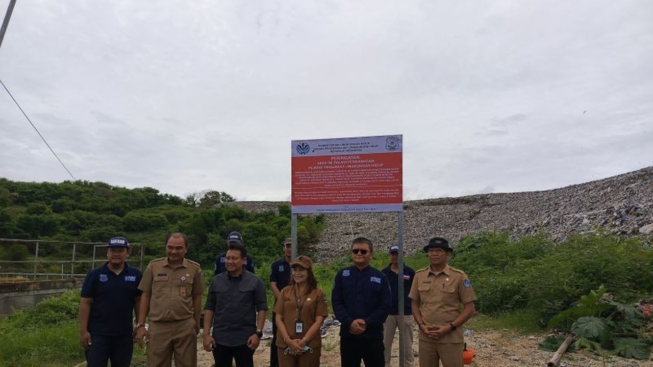 Kementerian Lingkungan Hidup (KLH) mengancam sanksi tegas, termasuk pidana penjara hingga 10 tahun dan denda Rp10 miliar, bagi pengelola TPA yang masih melakukan praktik 'open dumping' dan melanggar aturan pengelolaan sampah.