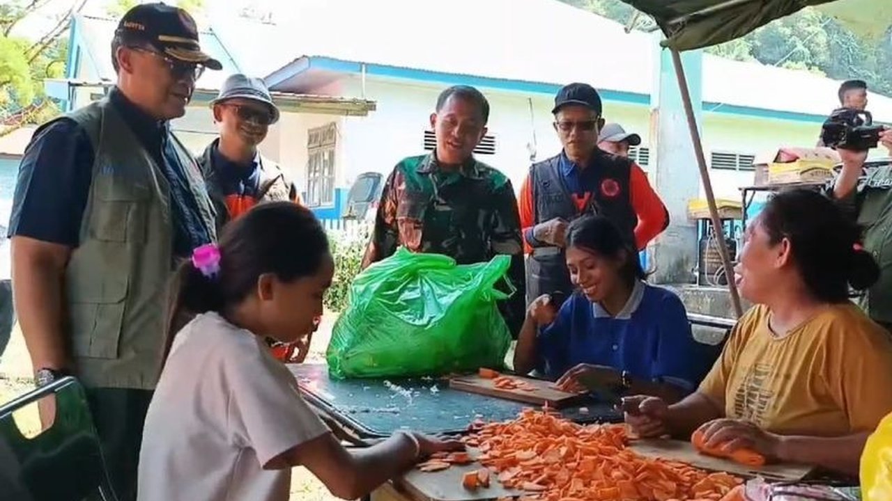 BNPB memastikan stok makanan untuk 1.067 pengungsi erupsi Gunung Ibu di Halmahera Barat, Maluku Utara aman hingga pekan depan, dengan dapur umum menyediakan 1.500 nasi bungkus per hari.