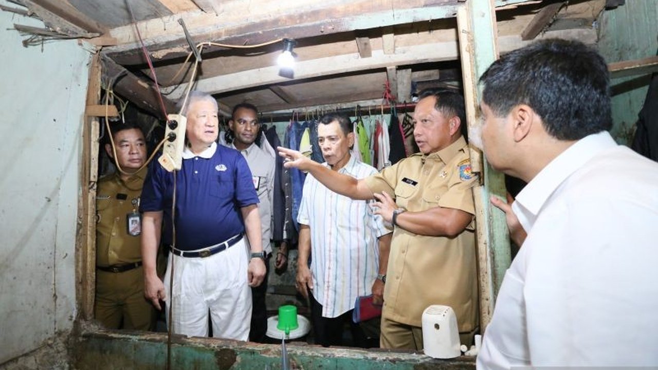 Menteri Dalam Negeri Tito Karnavian memuji program rumah layak huni sebagai bukti nyata kepedulian Presiden terhadap rakyat kecil, khususnya di kawasan kumuh Jakarta Pusat, dan mendorong perluasan program serupa ke daerah lain.