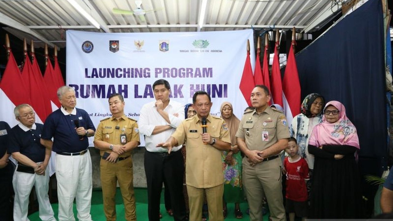 Mendagri Tito Karnavian mendukung program rumah layak huni di Johar Baru, Jakarta Pusat,  menyarankan pembangunan vertikal untuk solusi jangka panjang,  sementara Menteri PKP memberi waktu satu minggu untuk pertimbangan warga.