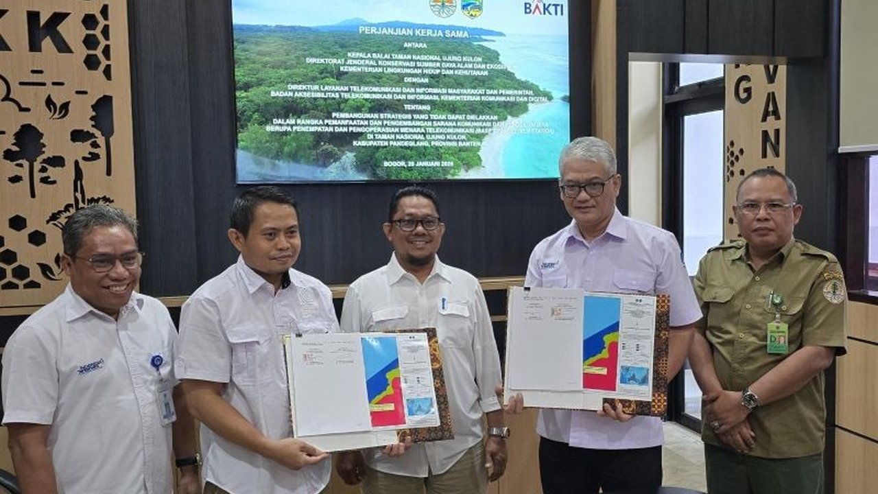BAKTI dan Balai Taman Nasional Ujung Kulon berkolaborasi membangun BTS untuk meningkatkan layanan telekomunikasi, mendukung konservasi dan pemberdayaan masyarakat sekitar.