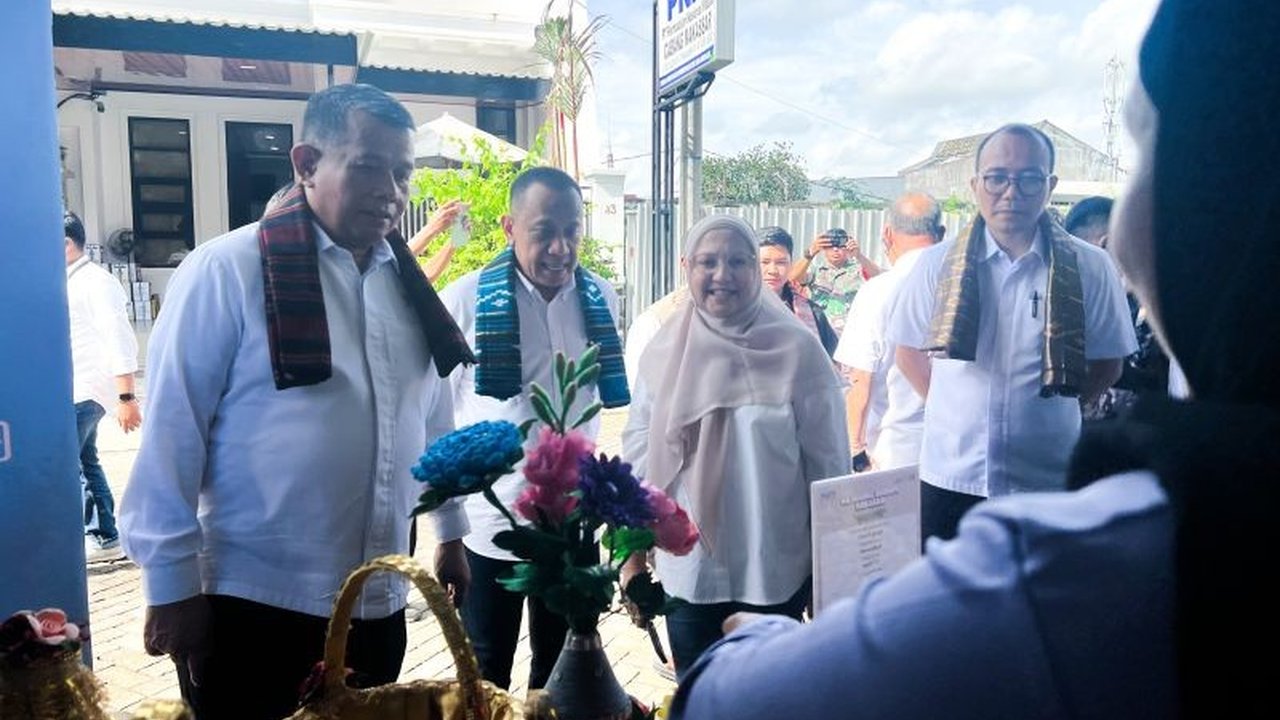 PT Permodalan Nasional Madani (PNM) membentuk klasterisasi usaha daur ulang di Makassar untuk mendukung kewirausahaan dan industri kreatif, membantu nasabah PNM Mekaar mengembangkan usaha dan menciptakan produk bernilai ekonomi tinggi dari limbah.