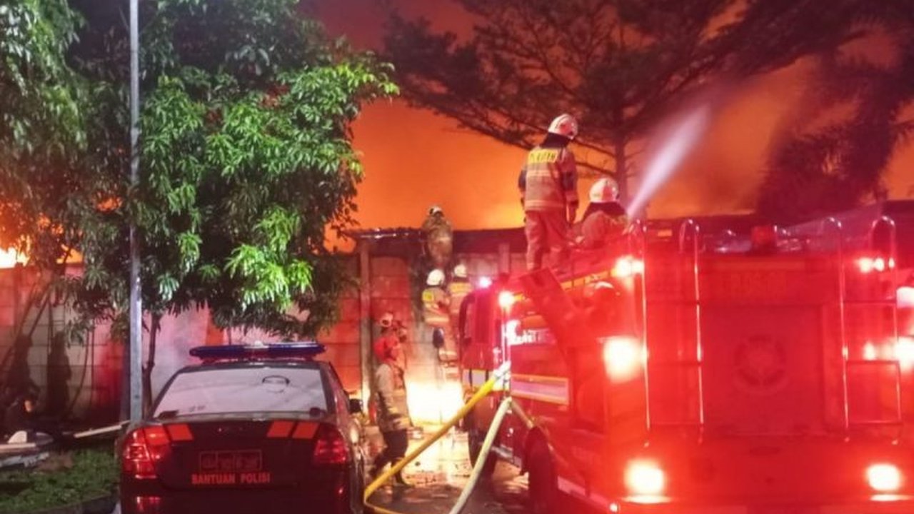 Kebakaran Hebat Kemayoran Gempol: Diduga Korsleting Listrik, 500 Rumah Ludes