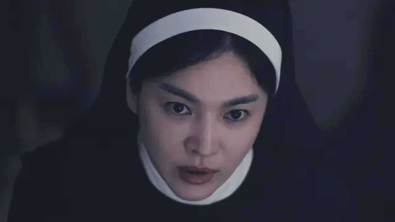 Song Hye Kyo dalam film Dark Nuns. (Next Entertainment World via Soompi)