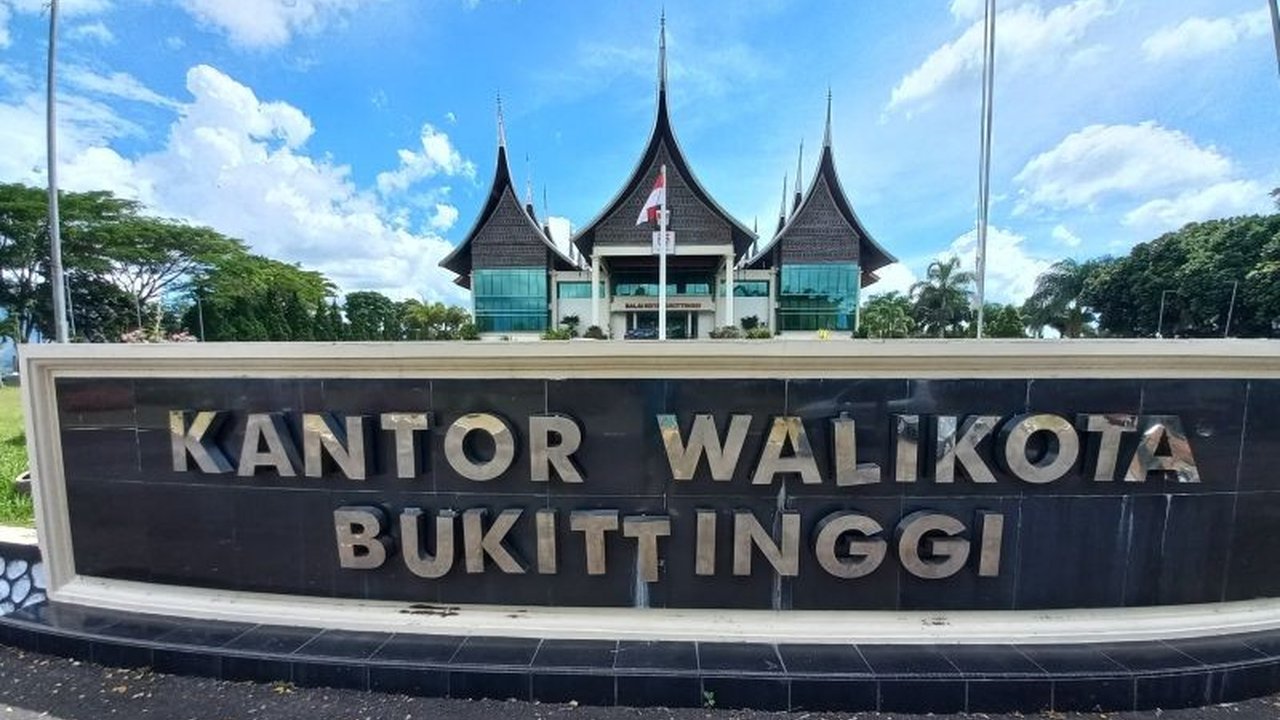 Pemerintah Kota Bukittinggi mengalokasikan anggaran Rp2,9 miliar untuk honor RT, RW, dan LPM pada tahun 2025 sebagai apresiasi atas kontribusi mereka dalam pembangunan dan pelayanan masyarakat.