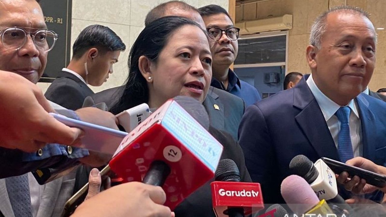 DPR RI meminta transparansi dalam penanganan kasus pemberhentian ASN di Kemdikbudristek,  setelah ratusan pegawai menggelar aksi protes terkait pemecatan seorang pegawai, sementara Menteri membantah telah melakukan pemecatan.