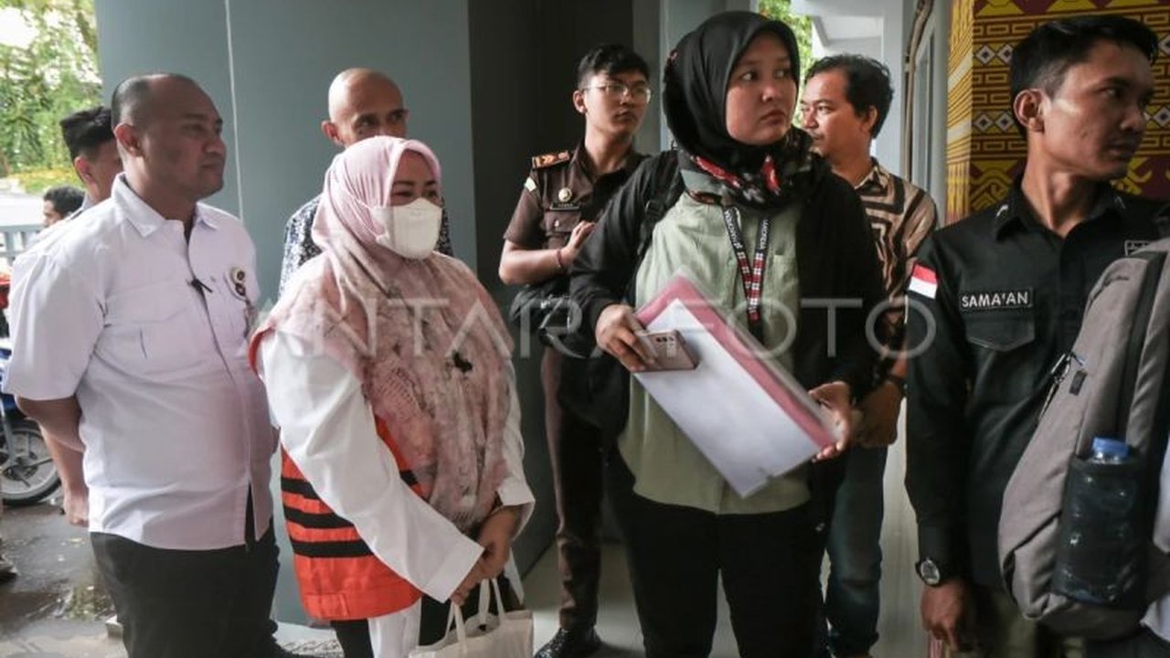 Kuasa hukum tersangka korupsi pembangunan shelter tsunami di Lombok Utara menyatakan akan mengungkap penanganan kasus serupa oleh Polda NTB sebelumnya di persidangan, yang sempat terhenti dan belum memberikan titik terang bagi kliennya.