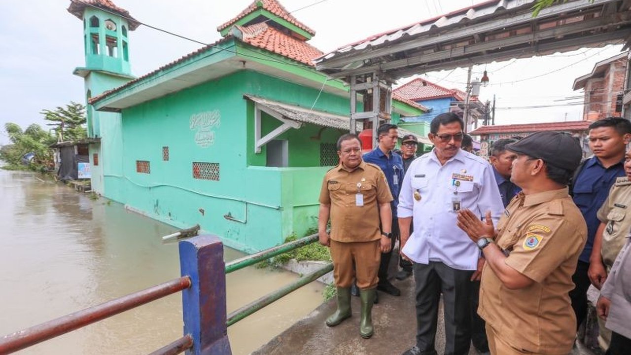 Pemerintah Provinsi Jawa Tengah menyalurkan bantuan Rp478 juta untuk korban banjir Brebes yang terjadi akibat meluapnya Sungai Pemali setelah hujan deras, meliputi logistik dan dukungan pemulihan.