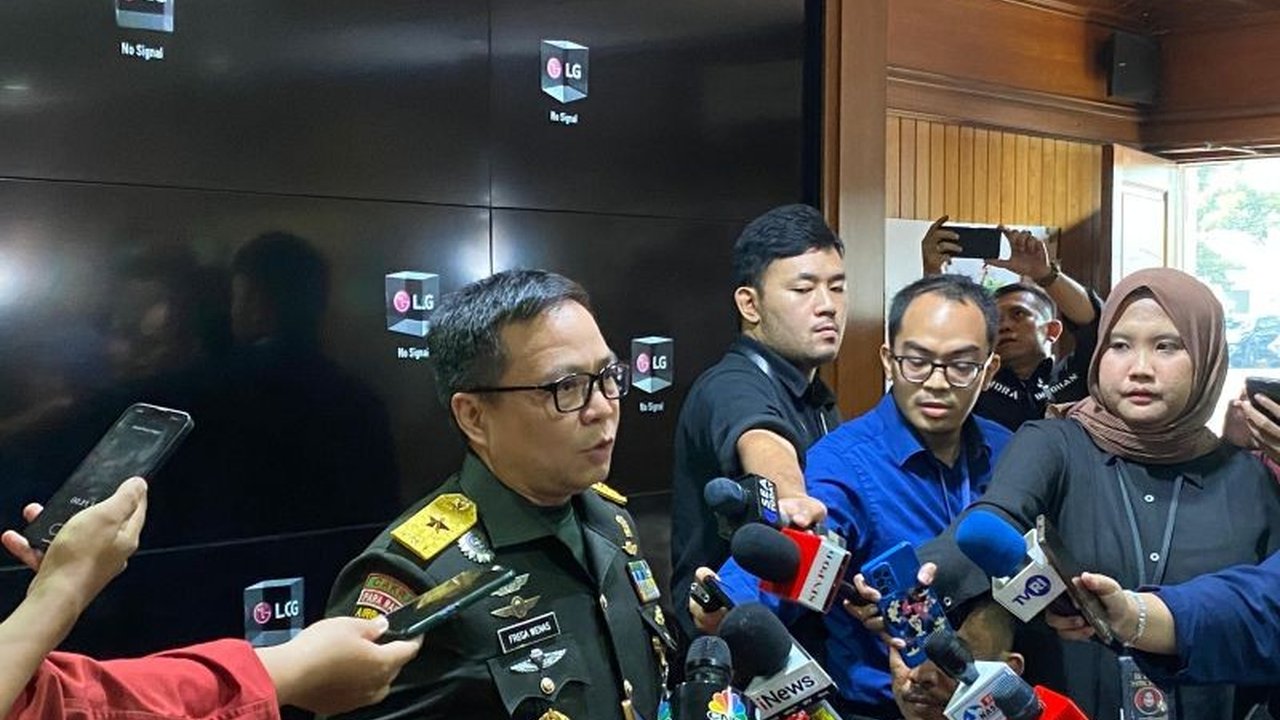 Rapat Pimpinan Kemenhan membahas rencana modernisasi alat utama sistem senjata (alutsista) TNI untuk memperkuat pertahanan Indonesia di bidang udara, laut, dan siber, selaras dengan instruksi Presiden.