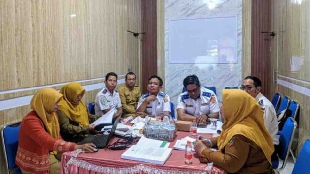 Pemerintah Kabupaten Kotawaringin Barat (Kobar) berupaya maksimalkan pendapatan asli daerah (PAD) melalui peraturan bupati (Perbup) baru tentang pemungutan retribusi daerah yang terintegrasi dan berbasis digital untuk peningkatan transparansi dan efisiens