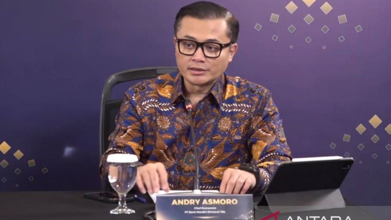Chief Economist Bank Mandiri memproyeksikan lima sektor investasi unggulan di Indonesia tahun 2025, yaitu industri logam, transportasi, pergudangan dan komunikasi, bahan kimia dan farmasi, serta kertas dan percetakan, didorong oleh program pemerintah dan.