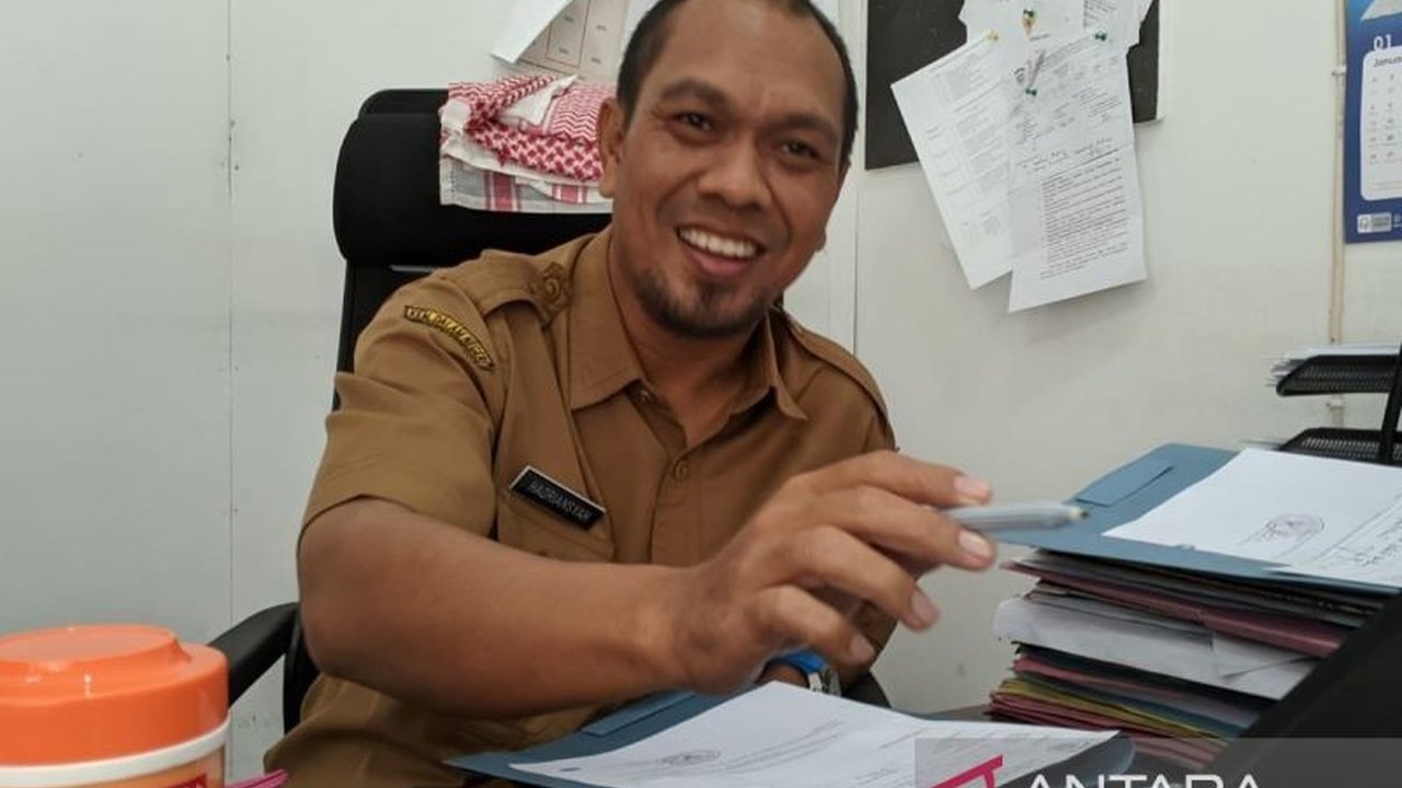 Pemerintah Kota Palangka Raya melalui DPKUKMP berupaya meningkatkan Pendapatan Asli Daerah (PAD) tahun 2025 dengan menaikkan retribusi lapak Pedagang Kaki Lima (PKL) di sejumlah pasar, termasuk Pasar Blauran, Kalampangan, dan Kameloh.