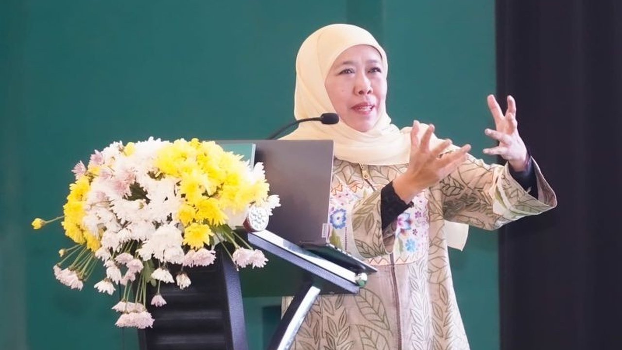 Gubernur Khofifah Indar Parawansa mendorong mahasiswa UINSA Surabaya menjadi pemimpin transformatif yang menciptakan inklusivitas dan mempercepat visi Indonesia Emas 2045, memanfaatkan teknologi digital serta kolaborasi.