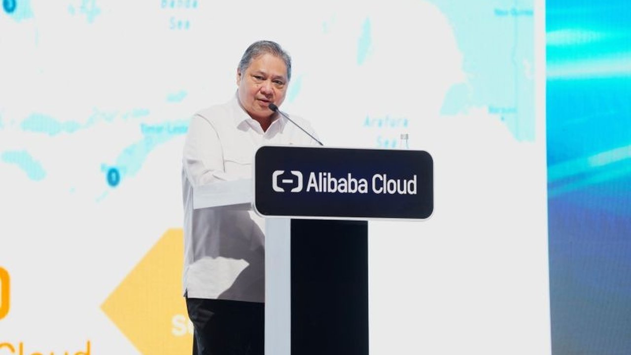 Menteri Airlangga Hartarto optimistis digitalisasi, khususnya pemanfaatan AI, akan mendorong pertumbuhan ekonomi Indonesia hingga 8 persen melalui peningkatan produktivitas dan konsumsi.