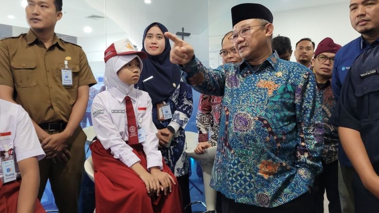Mendikbud Abdul Mu'ti menekankan pentingnya penguatan delapan karakter utama peserta didik melalui pembiasaan sehari-hari di satuan pendidikan, keluarga, masyarakat, dan media, serta mendorong kolaborasi pemerintah pusat dan daerah.
