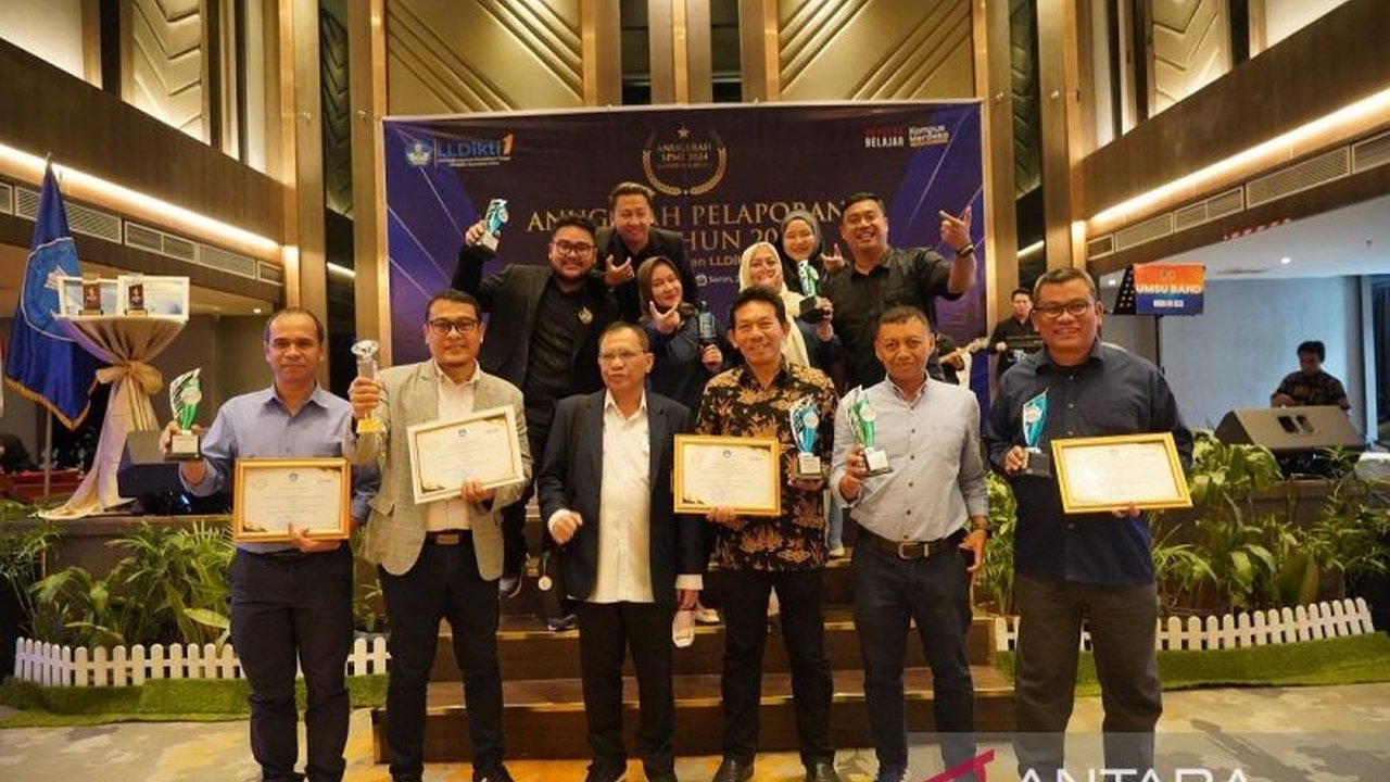 Universitas Muhammadiyah Sumatera Utara (UMSU) berhasil menjadi juara umum Anugerah Pelaporan SPMI LLDikti Wilayah I Sumut 2023, setelah meraih 19 penghargaan, menjadi bukti komitmen UMSU dalam menjaga mutu pendidikan tinggi.