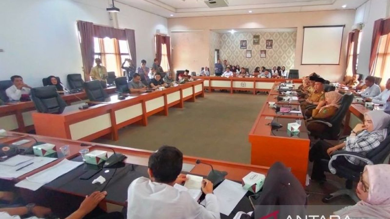 DPRD Rejang Lebong, Bengkulu, akan memperjuangkan nasib ratusan PPPK yang gagal seleksi tahun 2024,  mengawal aspirasi mereka hingga ke pemerintah pusat setelah menerima keluhan honorer yang telah bertahun-tahun mengabdi.