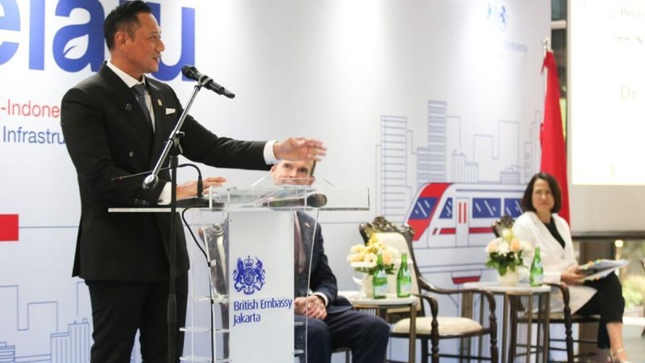 Menko AHY mengumumkan peluncuran platform MELAJU, sebuah kemitraan Indonesia-Inggris untuk solusi infrastruktur berkelanjutan yang bertujuan meningkatkan kesejahteraan masyarakat dan mencapai target Net-Zero Emissions 2050.