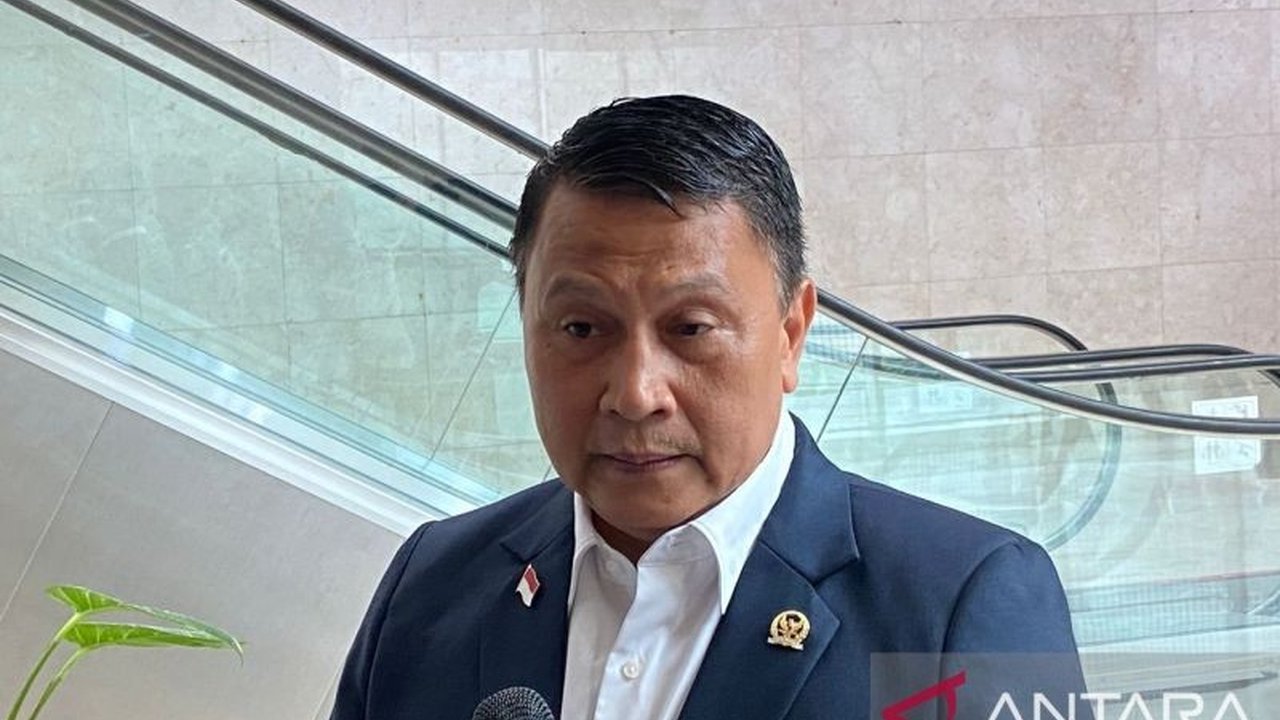 Ketua BKSAP DPR dan Kementerian Luar Negeri Indonesia membantah keras usulan pejabat Donald Trump untuk merelokasi warga Gaza ke Indonesia, menyebutnya absurd dan tanpa dasar informasi resmi.