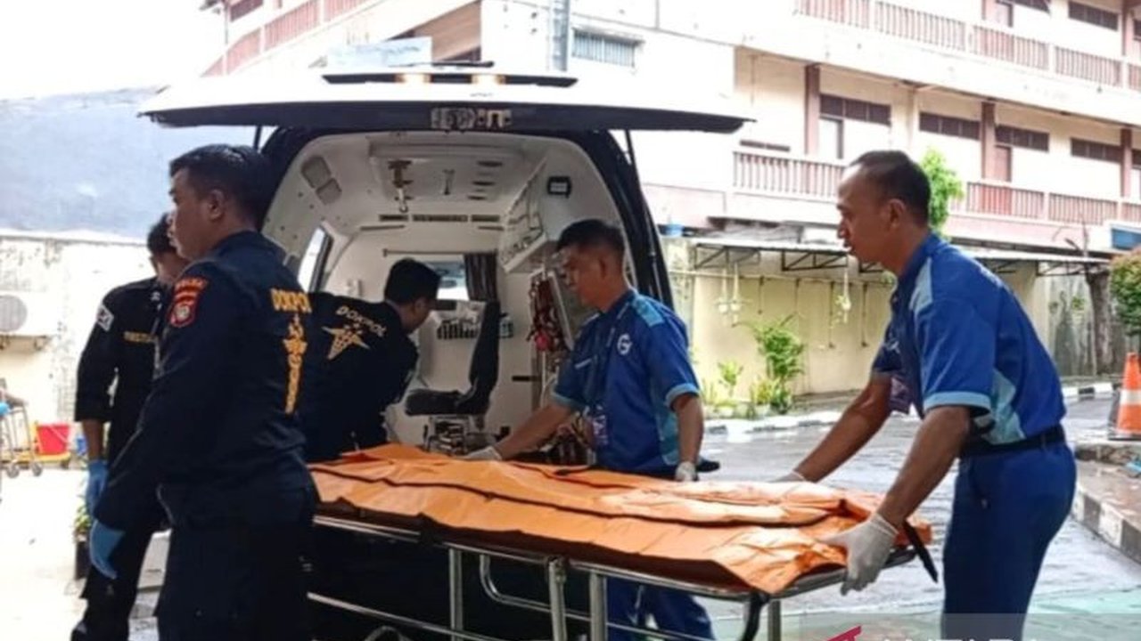 Satu kantong jenazah korban kebakaran Glodok Plaza tiba di RS Polri Kramat Jati pada Selasa sore, menambah total kantong jenazah yang diterima menjadi sembilan, sementara proses identifikasi masih berlangsung dan potensi korban lain masih terbuka.