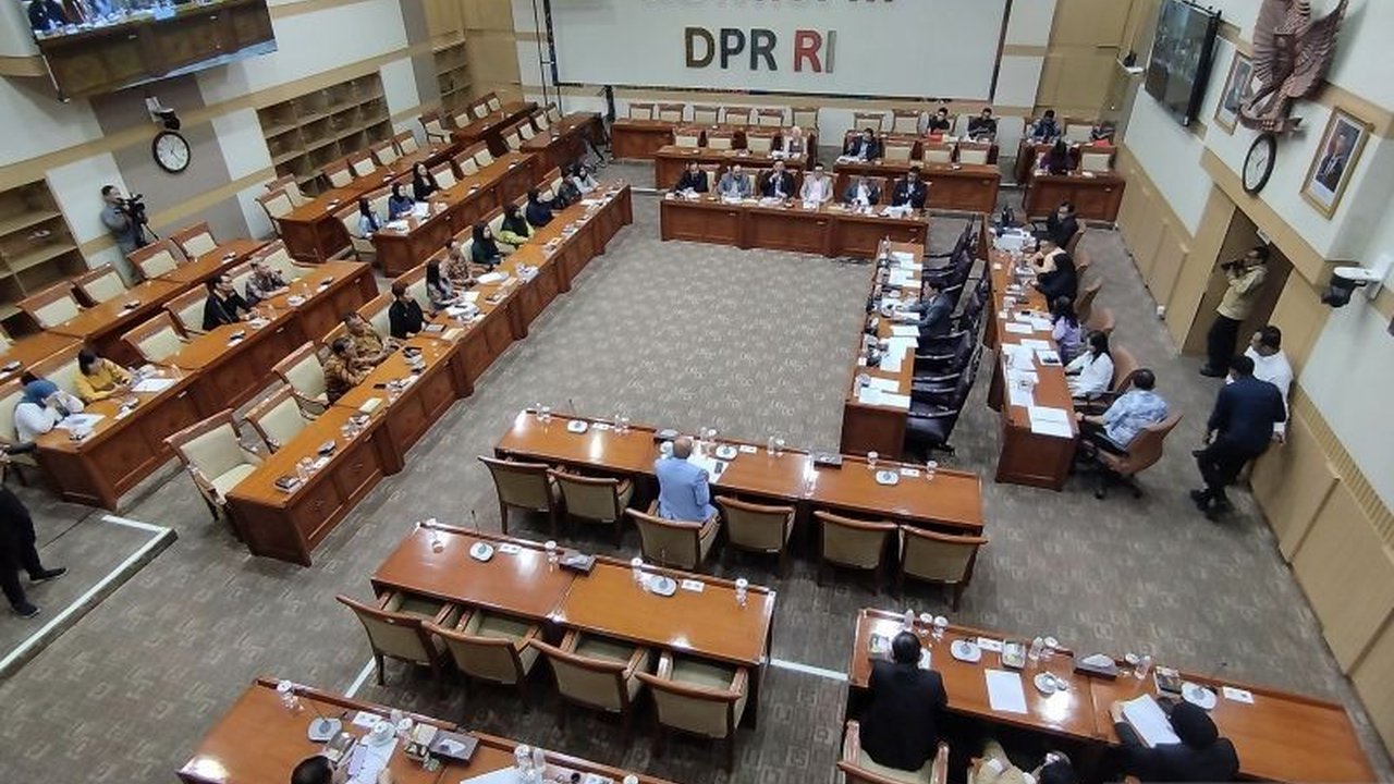 Komisi III DPR meminta Polda Jawa Barat mengusut dugaan salah tangkap empat anak di bawah umur dalam kasus pengeroyokan di Tasikmalaya, mendesak penangguhan penahanan dan pendekatan restorative justice.