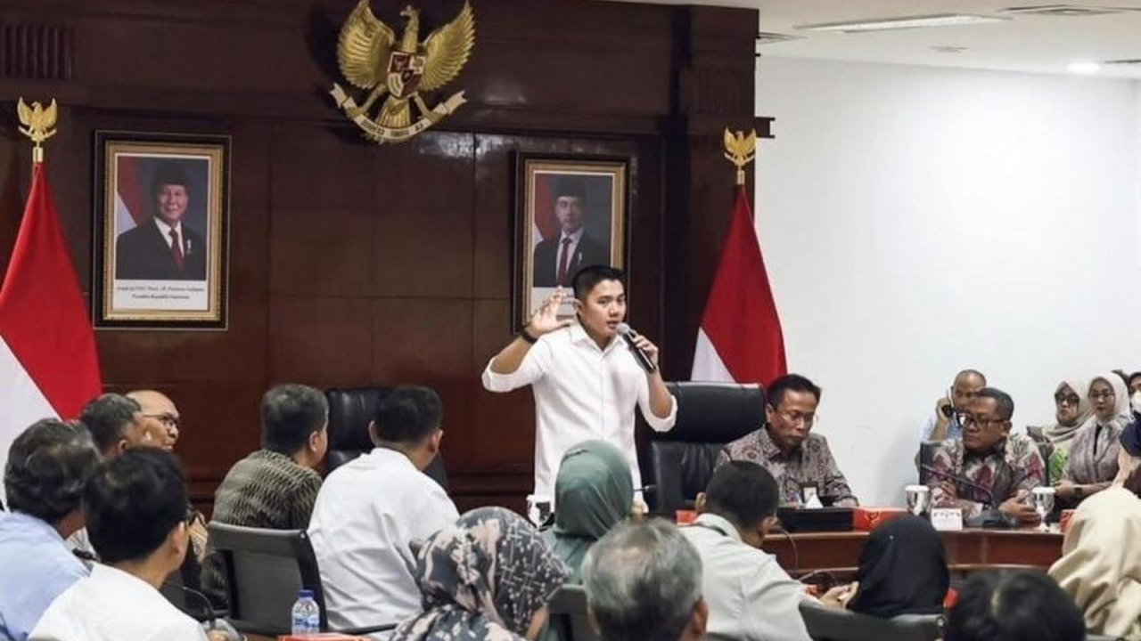 Setelah demo ASN di Kemendikbudristek, Sekretaris Kabinet Mayor Teddy Indra Wijaya memfasilitasi pertemuan antara kedua belah pihak, dan Menko PMK akan menindaklanjuti untuk mencari solusi.