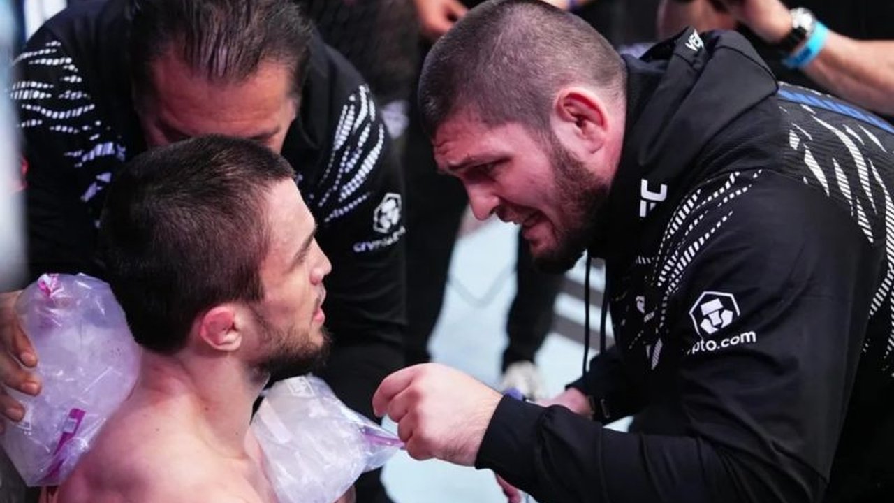 Mantan juara UFC, Khabib Nurmagomedov, menyatakan Islam Makhachev sebagai petarung kelas ringan terbaik dunia usai kemenangannya di UFC 311, sekaligus memberikan semangat pada Umar Nurmagomedov dan Taqir Ulanbekov.