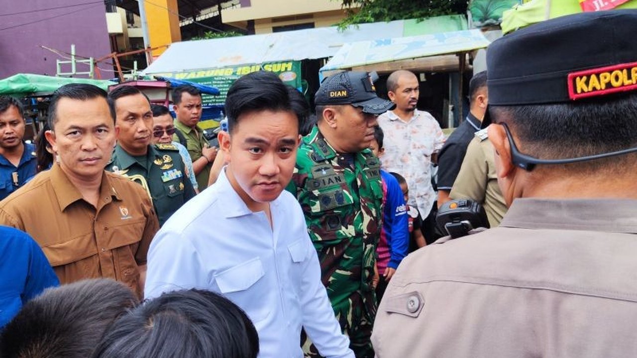 Wakil Presiden Gibran Rakabuming Raka mengunjungi posko pengungsian korban kebakaran Kemayoran, memberikan bantuan dan semangat kepada warga yang terdampak.