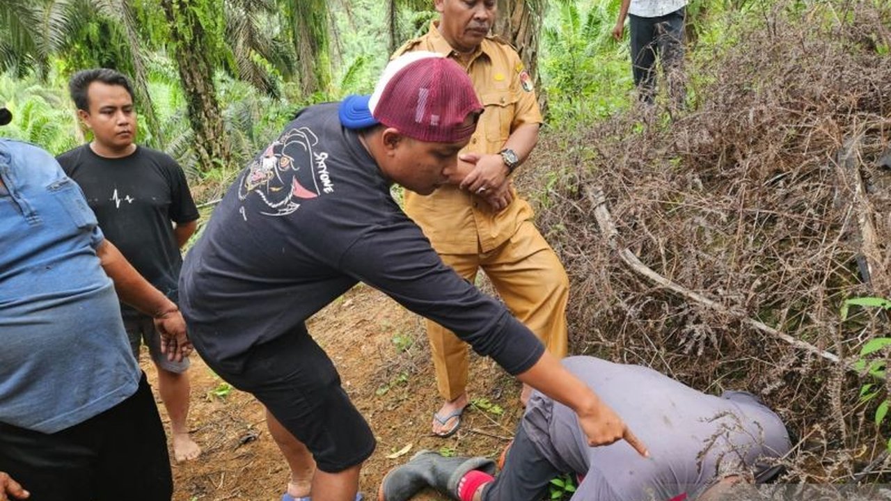 Penemuan mayat laki-laki bernama Nuryanto (55) dengan luka di wajah dan leher di perkebunan sawit Desa Sidodadi, Mukomuko, Bengkulu, pada Selasa (21/1) pagi, telah ditangani pihak kepolisian.