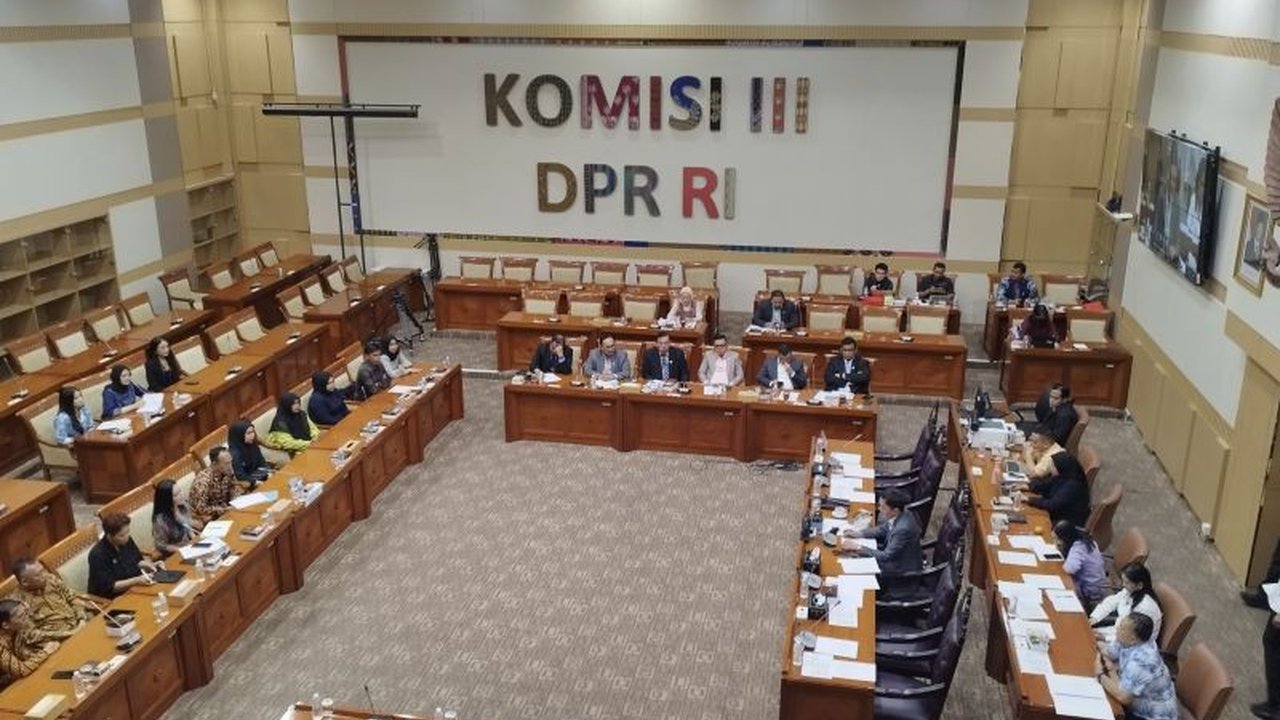 Anggota DPR Rieke Diah Pitaloka melaporkan dugaan salah tangkap empat anak di Tasikmalaya kepada Komisi III DPR, mirip kasus 'Vina Cirebon', yang dinilai melanggar prosedur hukum dan hak asasi anak.