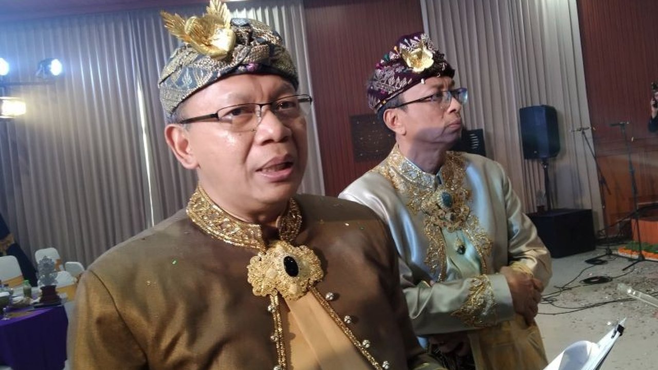 Bea Cukai Bali meningkatkan pengawasan barang berbahaya dengan bantuan anjing pelacak dan laboratorium, berhasil mengungkap pabrik narkoba dan menyelamatkan jutaan jiwa dengan potensi penghematan triliunan rupiah.