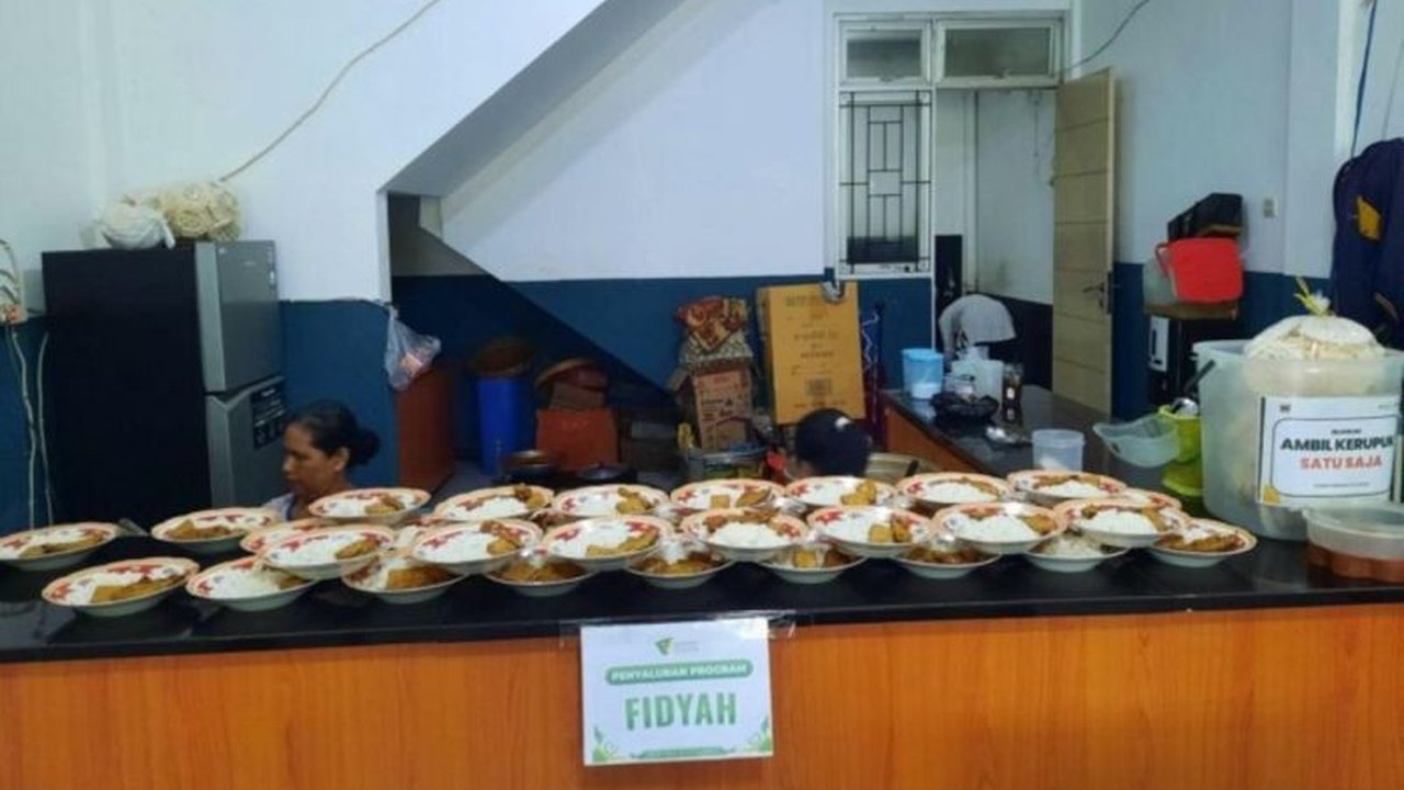 Dompet Dhuafa Jawa Timur mendistribusikan 170 porsi makanan siap saji kepada masyarakat kurang mampu melalui program 'Tunaikan Amanah Fidyah dan Kafarat', sebagai bentuk penyaluran fidyah dan kafarat dari para donatur.