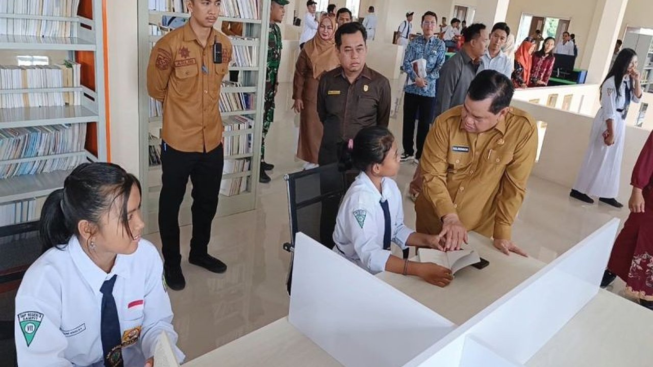 Pemkab Kotawaringin Timur meresmikan gedung perpustakaan daerah baru yang megah dan lengkap fasilitasnya, bertujuan meningkatkan kualitas SDM melalui akses literasi yang lebih baik bagi seluruh masyarakat.