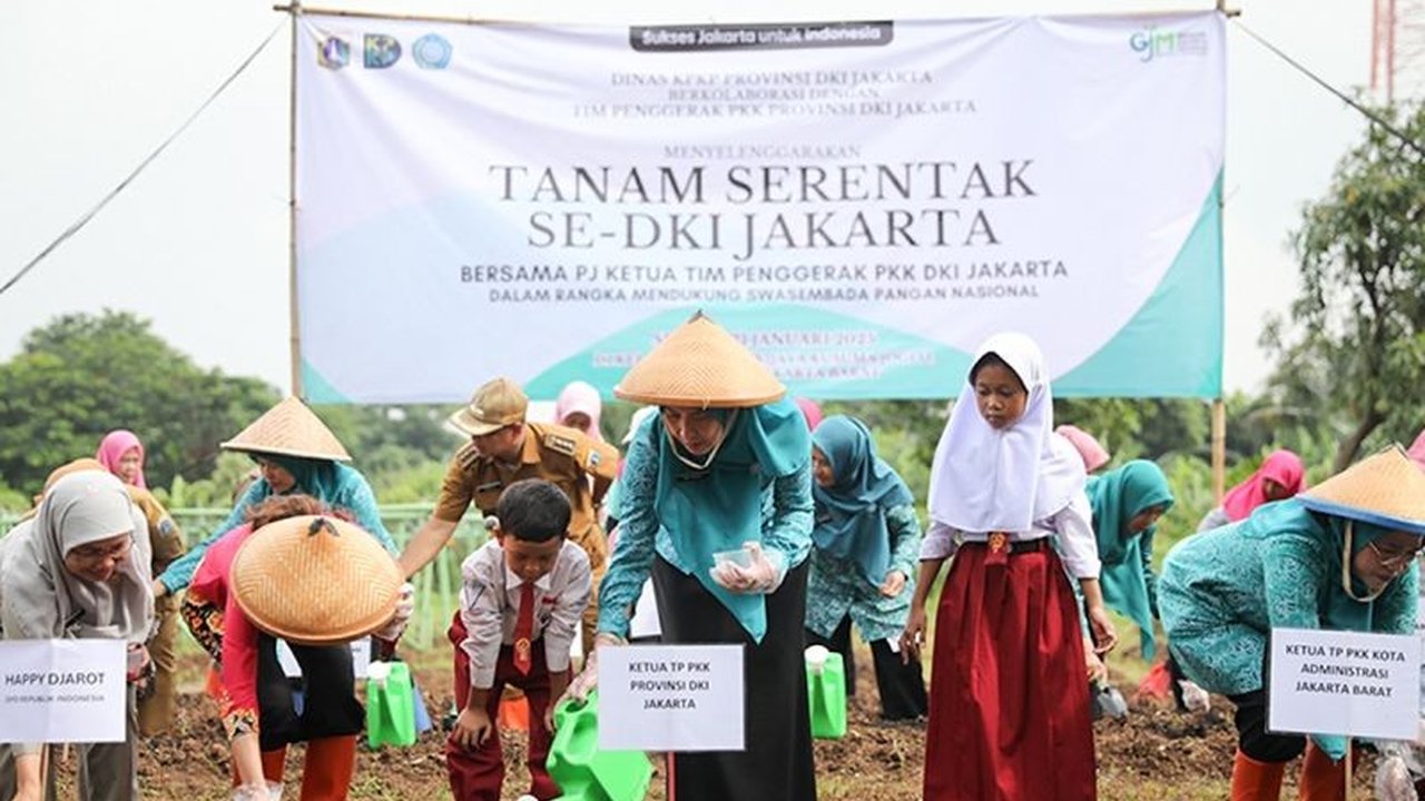 Pemerintah Provinsi DKI Jakarta menggelar penanaman serentak di seluruh wilayah untuk mendukung swasembada pangan nasional dan ketahanan pangan daerah, melibatkan ribuan peserta dari berbagai elemen masyarakat.