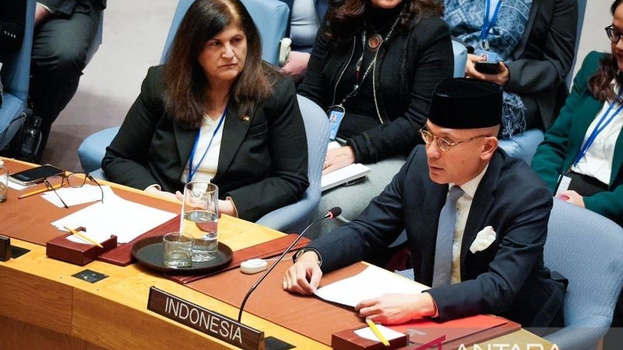 Wakil Menteri Luar Negeri RI menyerukan Dewan Keamanan PBB untuk mengambil langkah nyata demi perdamaian Palestina pasca gencatan senjata antara Israel dan Hamas, menekankan solusi dua negara dan bantuan kemanusiaan.