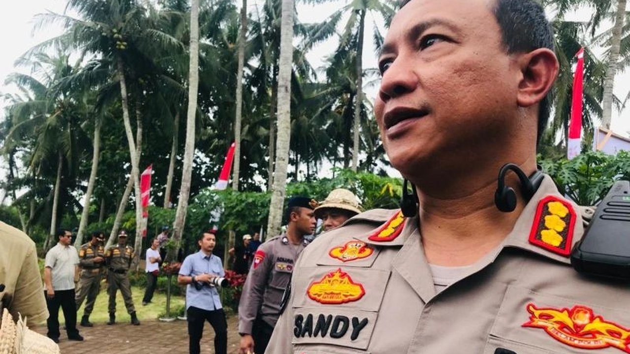 Polda Bali memeriksa dua anggota Polsek Kuta yang diduga meminta uang Rp200.000 dari seorang WNA Kolombia yang melaporkan kehilangan ponselnya.