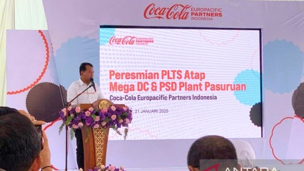 Pemerintah Kabupaten Pasuruan gencar mendorong penggunaan PLTS atap untuk mencapai target bauran energi baru terbarukan (EBT) 23 persen pada 2025, seperti ditunjukkan oleh kerjasama dengan Coca-Cola Europacific Partners Indonesia.