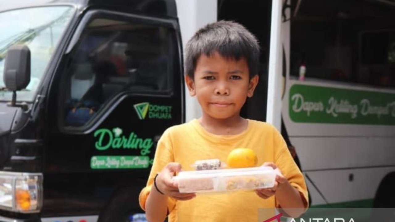 Dompet Dhuafa menilai zakat dapat membiayai Program Makan Bergizi Gratis, namun perlu kajian mendalam terkait delapan asnaf penerima zakat dan pertanggungjawaban kepada donatur.