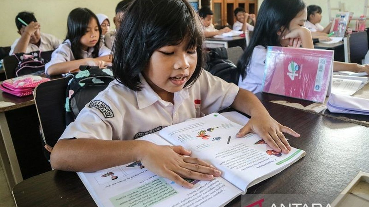 Anggota DPR mengingatkan pemerintah untuk memenuhi amanat konstitusi dan UU Sisdiknas terkait alokasi anggaran pendidikan minimal 20 persen dari APBN, yang hingga kini belum sepenuhnya terpenuhi.