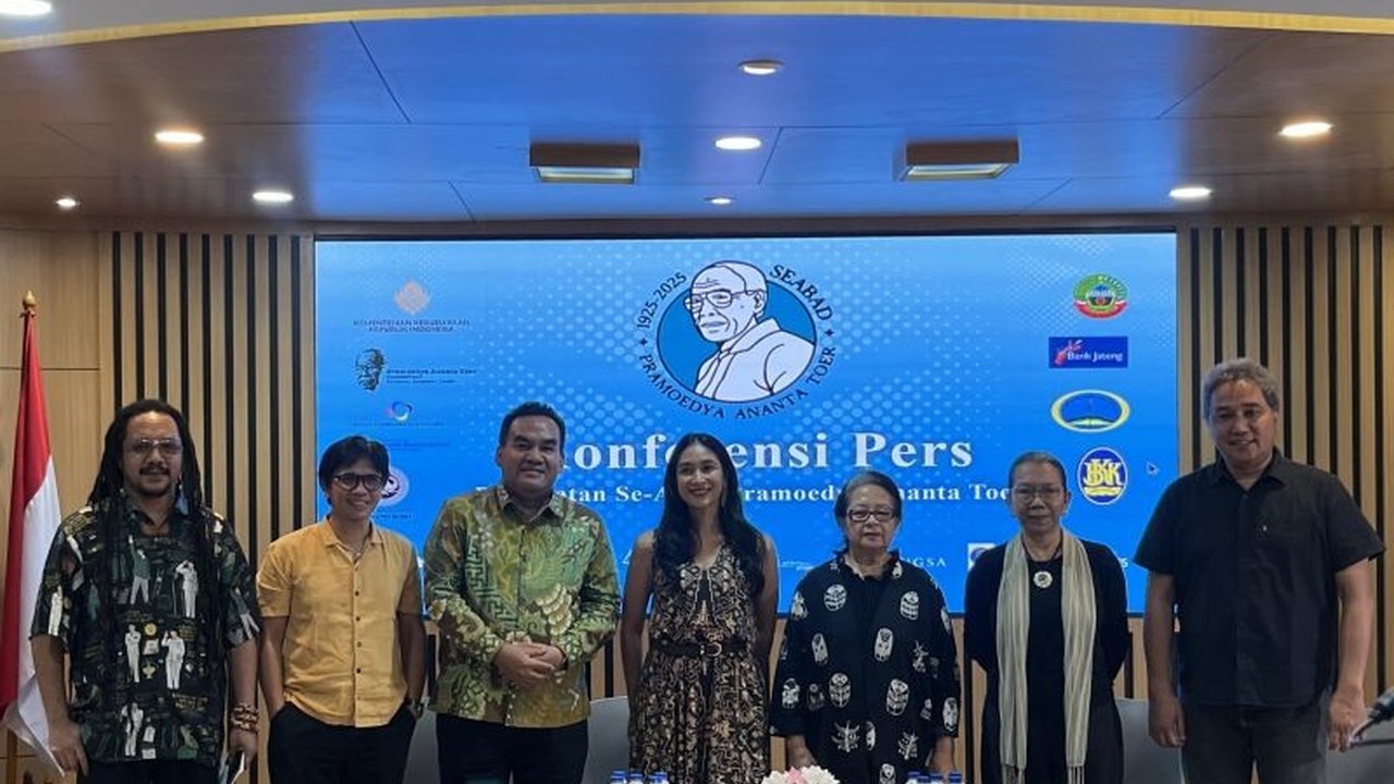 Tahun 2025 menandai seabad kelahiran Pramoedya Ananta Toer, dirayakan melalui berbagai acara untuk menghormati warisan sastra dan pemikirannya bagi Indonesia, termasuk peluncuran situs arsip digital dan festival di Blora.
