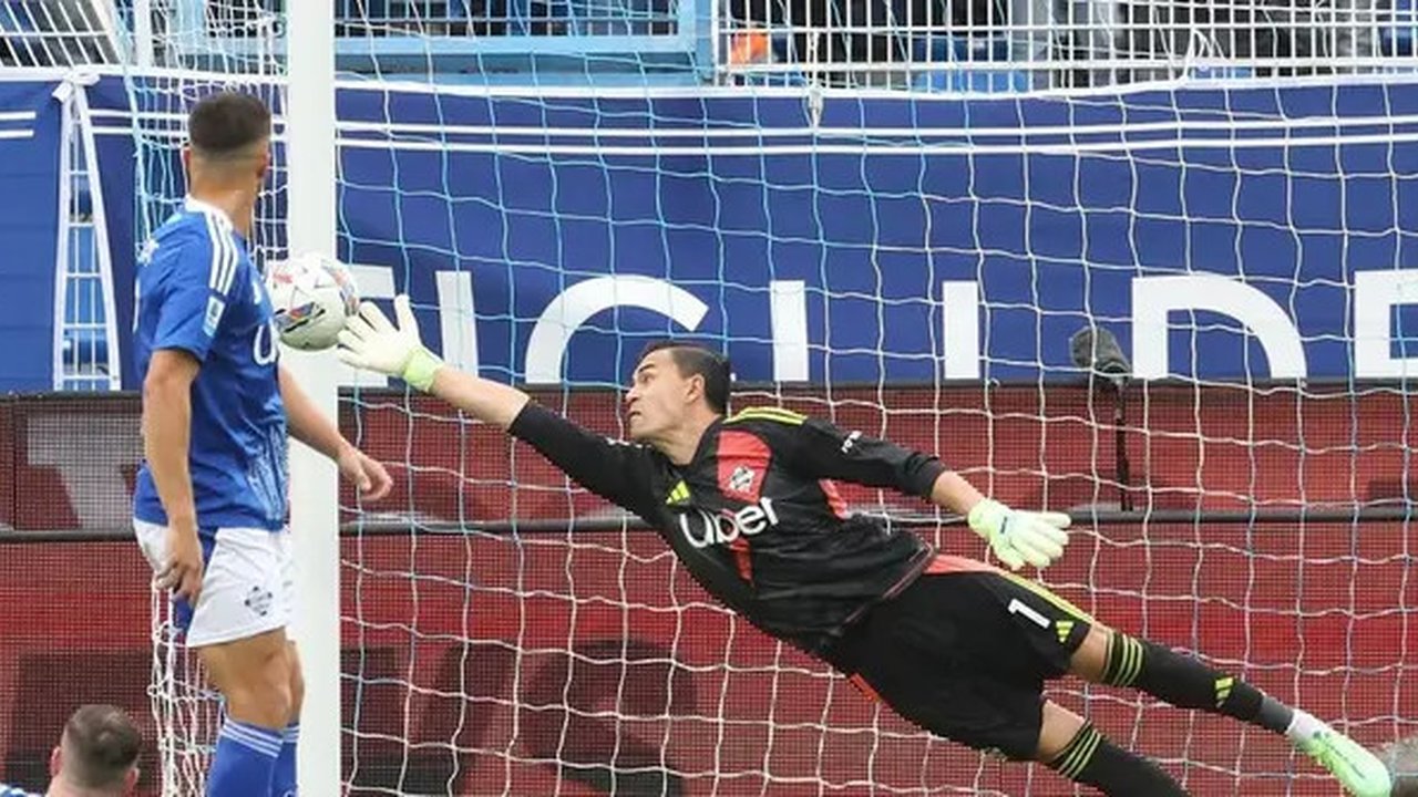 Emil Audero bermain untuk Como di Serie A 2024/2025 (Instagram/emil_audero)